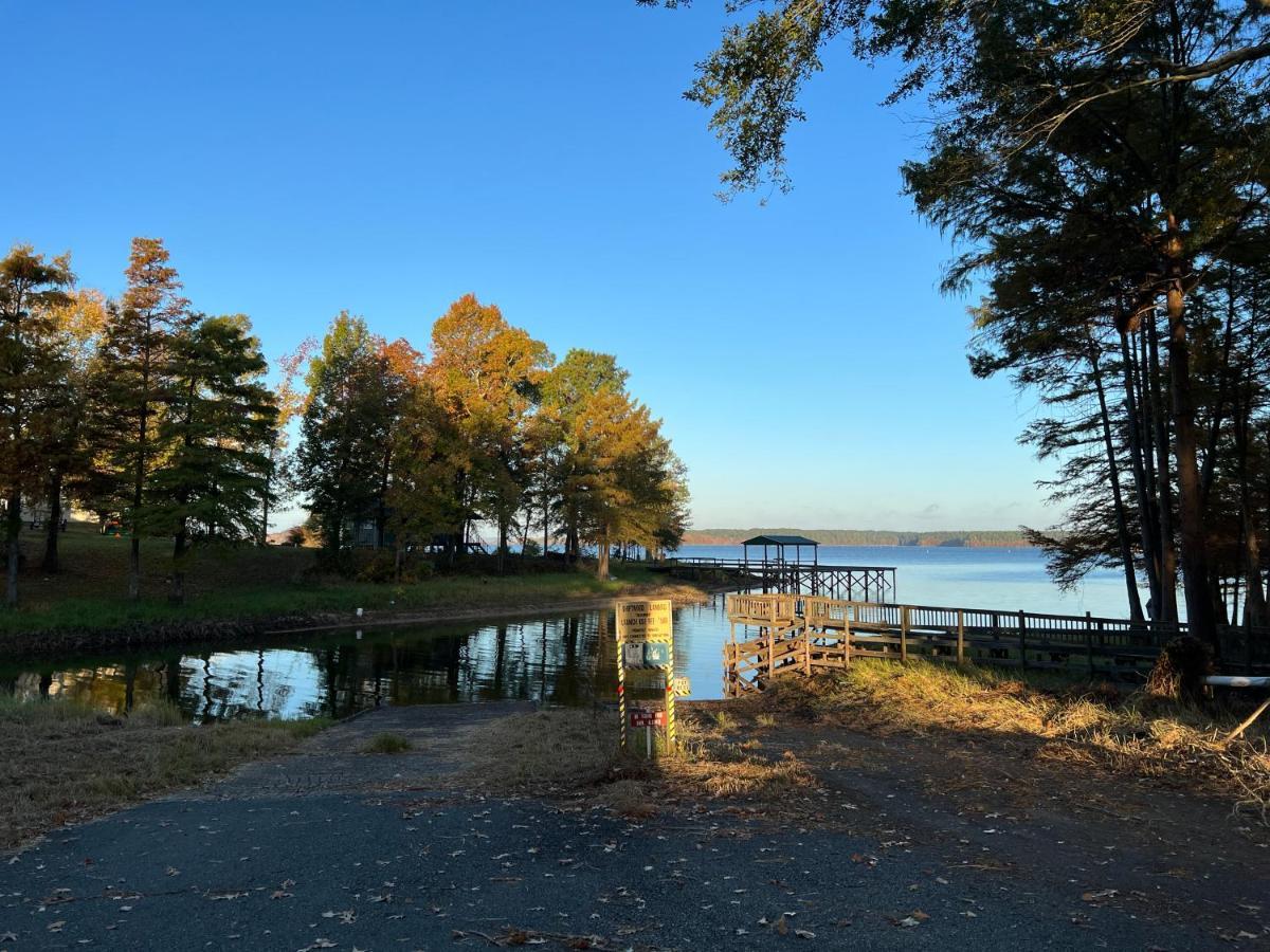 Driftwood Inn And Lodge By The Lake Zwolle Eksteriør billede