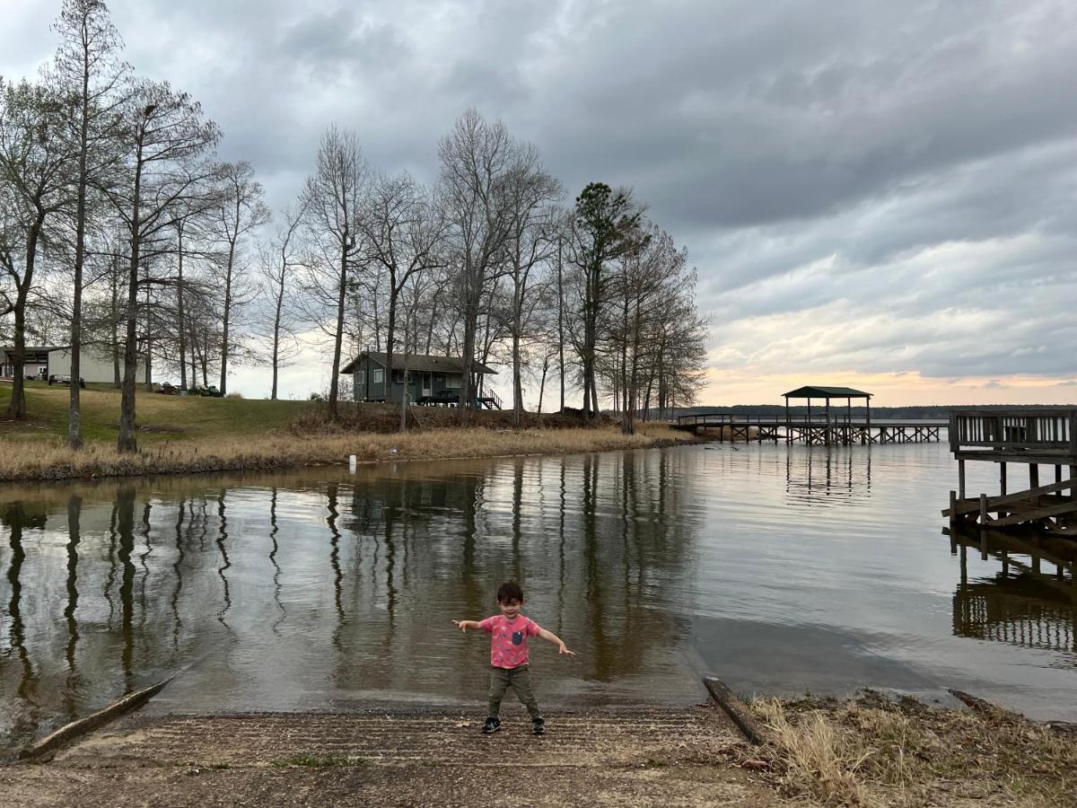 Driftwood Inn And Lodge By The Lake Zwolle Eksteriør billede