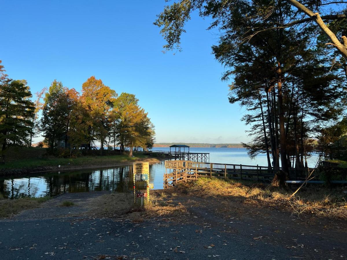 Driftwood Inn And Lodge By The Lake Zwolle Eksteriør billede